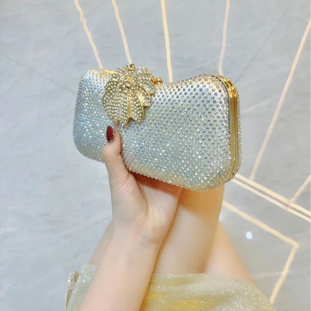 #B007 GoldenHourGlam LuxuryVibe Crystal Rhinestone Clutch Gold Leaf Accent - Picture 1 of 2